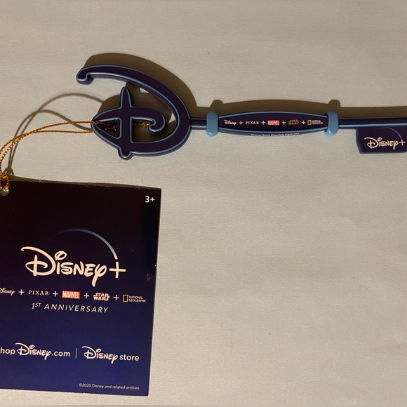 Disney | Other | Key Nuevo Disney Plus St Ao Aniversario Edicin ...